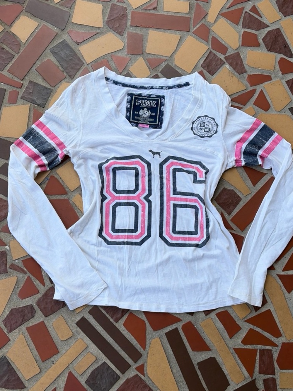 Vintage Y2k PINK Victoria's Secret White & Pink '86 Long-Sleeve V-Neck Top